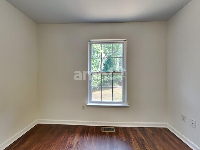 Building Photo - 5 Natalie Ct