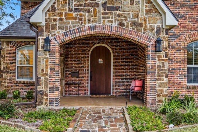 Building Photo - 3744 W Biddison St