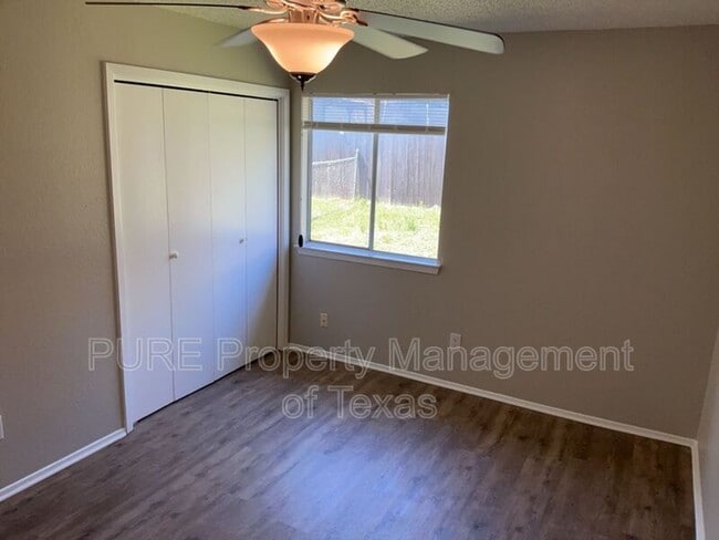 Building Photo - 608 Greenlawn Blvd