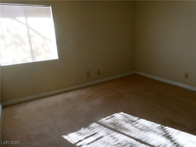 Building Photo - 5251 Indian River Dr