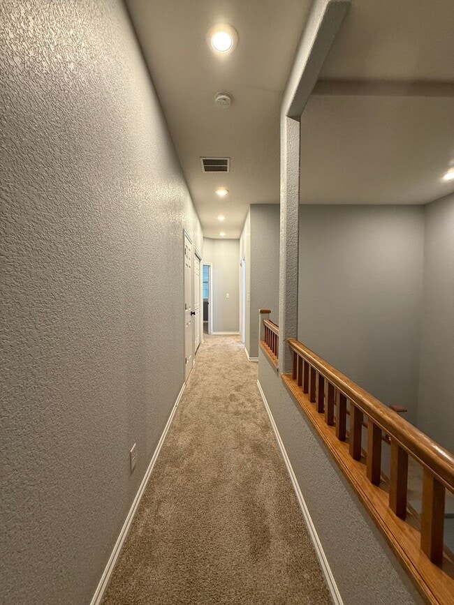 Building Photo - Bright and Modern 3-Bed, 2.5-Bath Townhous...