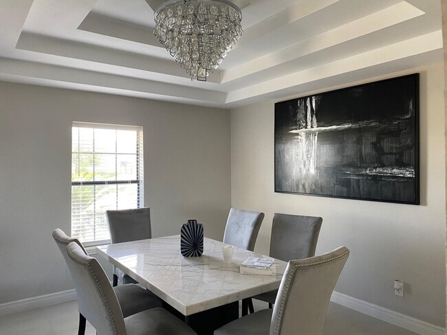Building Photo - 439 Puig Dr