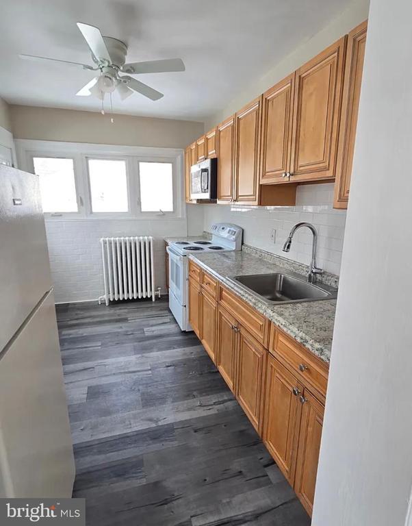 Building Photo - 1772 Ferndale Ave