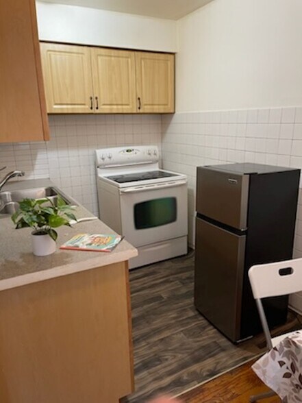 Building Photo - 5950 N Kenmore Ave