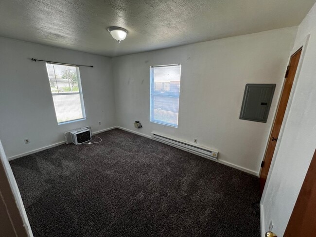 Building Photo - 3 bed 1 bath