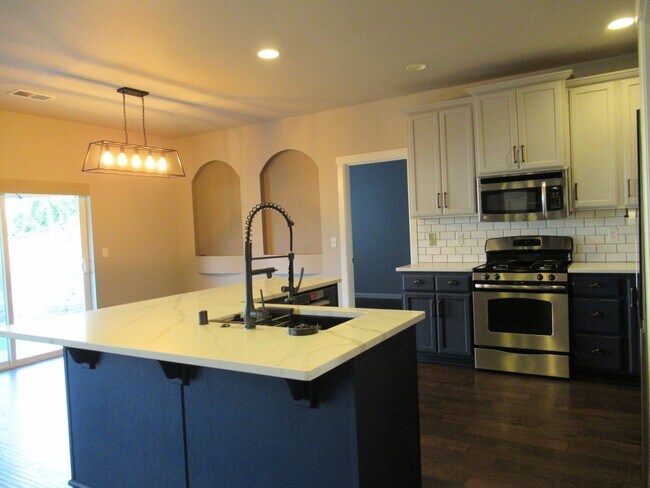 Building Photo - 5522 Charlotte Ave SE