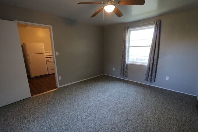 Building Photo - 2 Bedroom 1 Bath House