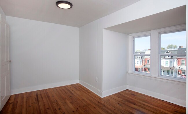 Building Photo - 333 S Ann St