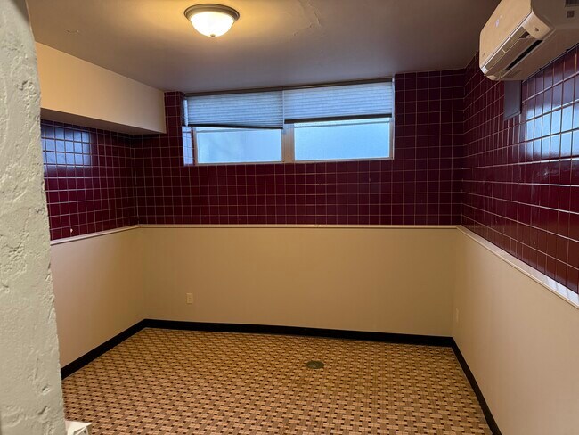 Building Photo - Szkola Flats