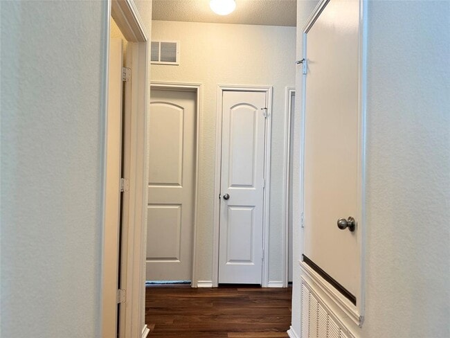 Building Photo - 717 Bayberry Cir