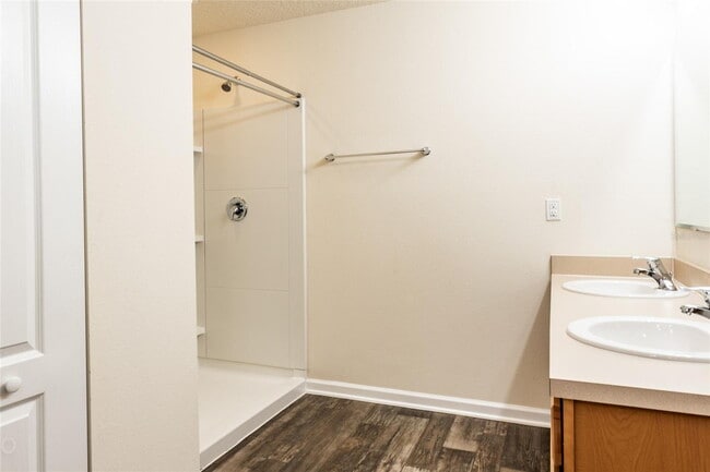 Building Photo - "Charming 3-Bedroom Home with 2 Baths and ...