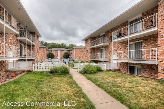 Building Photo - 2520-2528 S 60th St