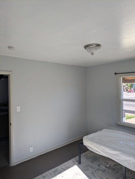 Building Photo - 589 W 200 N