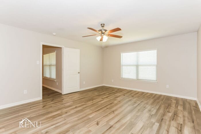 Building Photo - 1919 Hialeah Dr