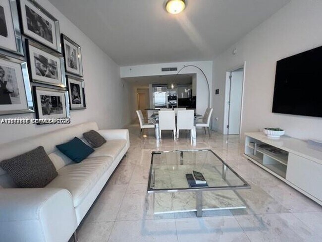 Building Photo - 17121 Collins Ave
