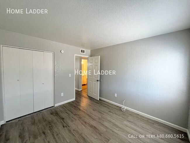 Building Photo - 4961 S Park Ave