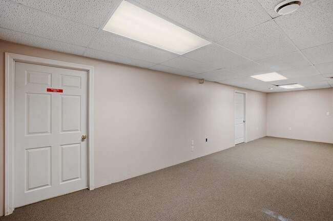 Building Photo - 131 Forest Hill Way