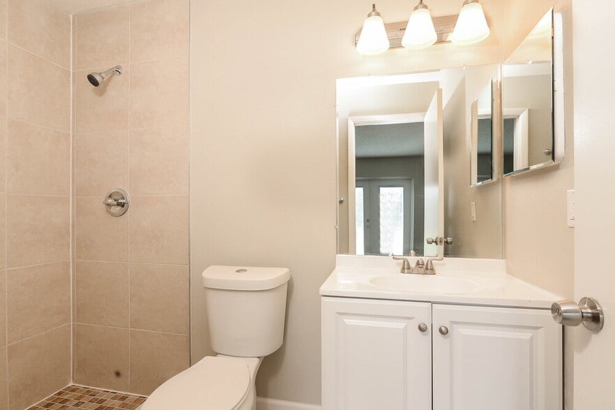 Building Photo - 4906 Hi Vista Cir