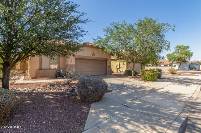 Building Photo - 12910 W Glenrosa Dr