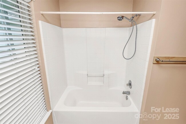 Building Photo - 2916 Dairy Farm Dr