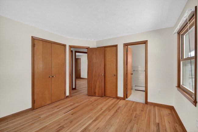 Building Photo - 9 Harbor View S