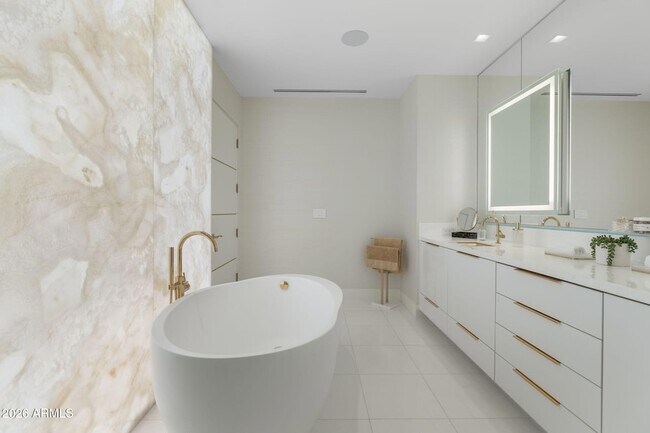 Building Photo - 6587 N Palmeraie Blvd