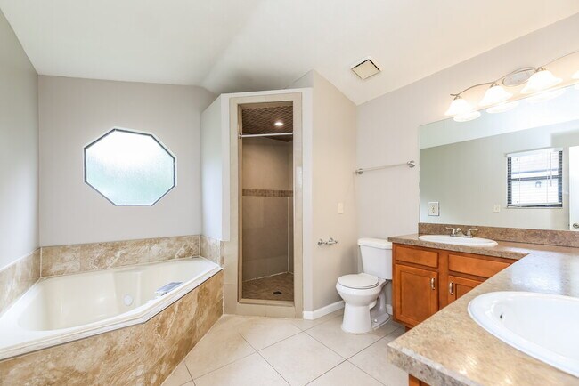 Building Photo - 641 Charles Pinckney St