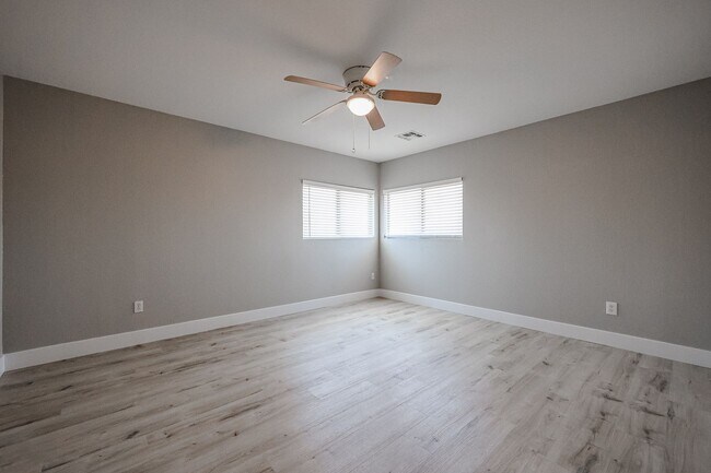 Building Photo - Amazing 5 bedrooms and bathrooms in one of the best school districts!