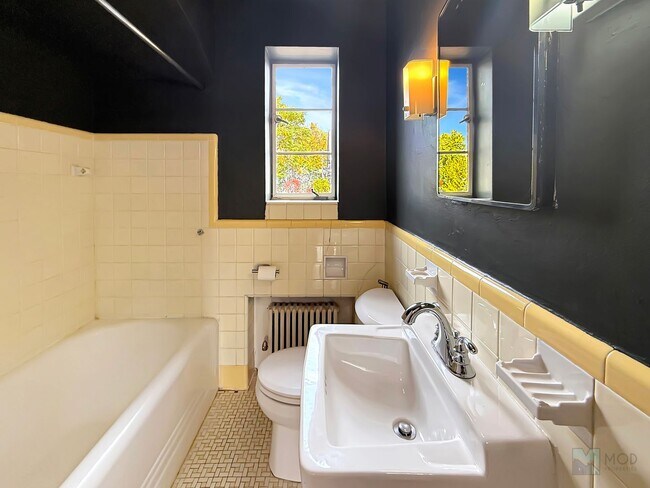 Building Photo - $0 DEPOSIT OPTION. CHARMING VINTAGE 1 BEDR...