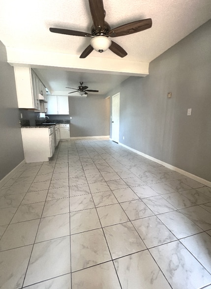 Building Photo - 900 S Highland Ave