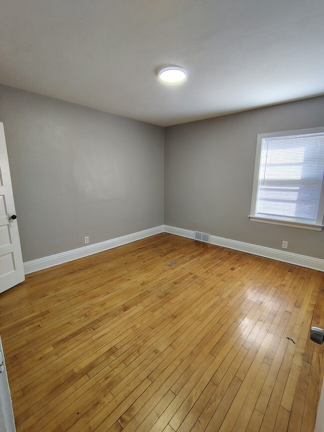 Building Photo - 1002 Montague St