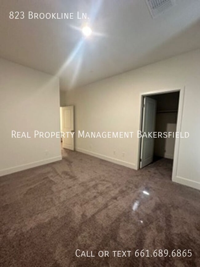 Building Photo - 823 Brookline Ln