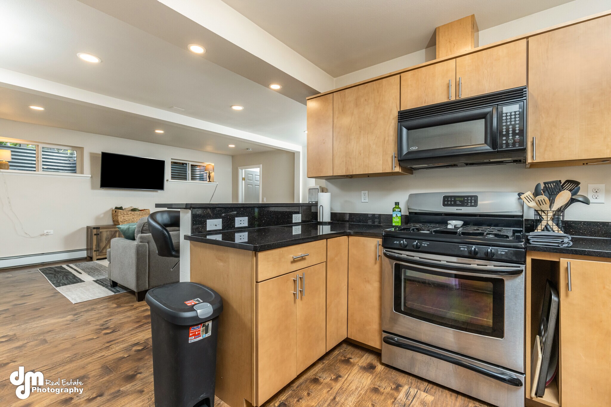 Building Photo - 684 Cedar St