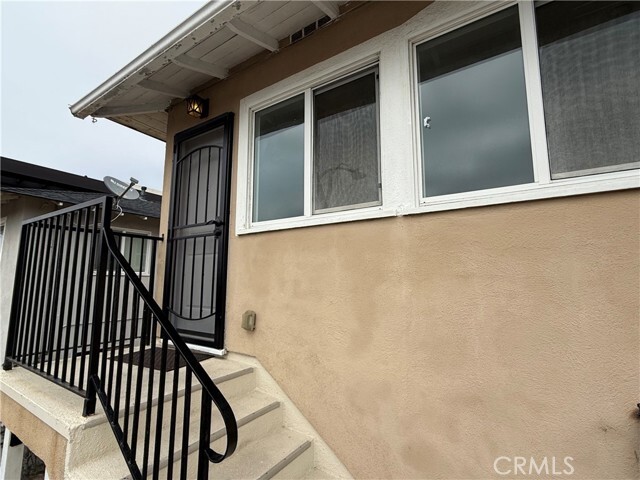 Building Photo - 714 Loma Dr
