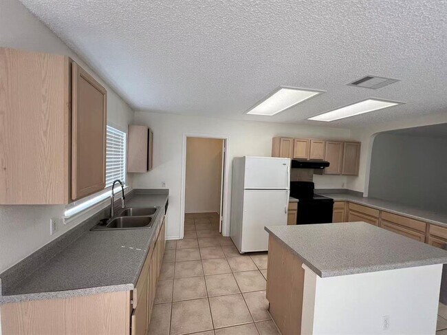 Building Photo - 905 Justeford Dr