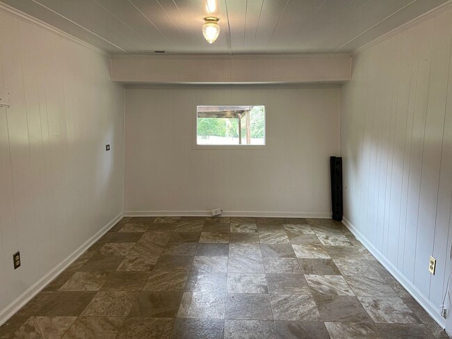 Building Photo - 2 bdrm singlewide with additions