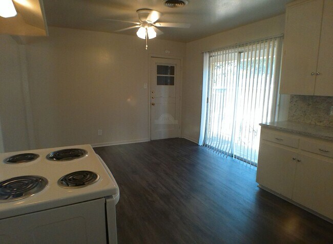 Building Photo - 1315 Zephyr Rd