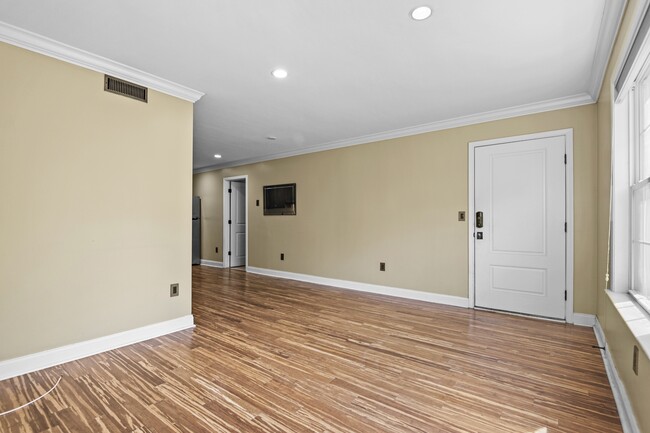 Building Photo - 1240 Fairmont Ave