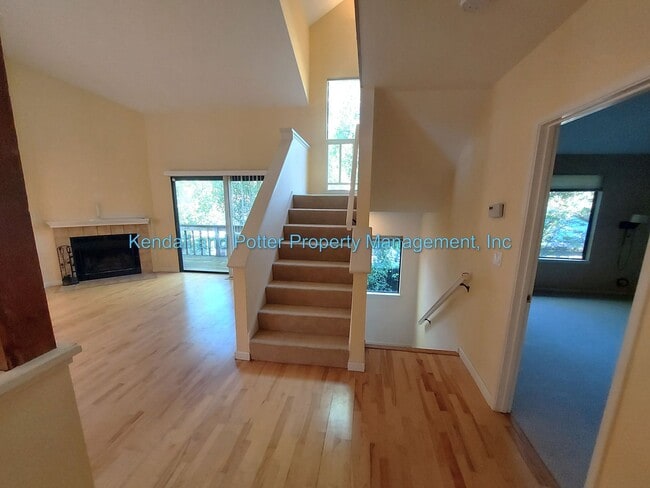 Building Photo - Spacious 3 Bed + Loft in Rio Del Mar