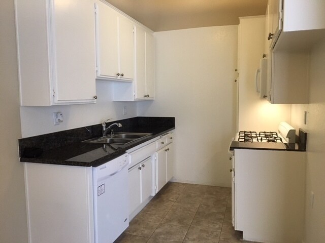 Building Photo - 11045 La Maida St