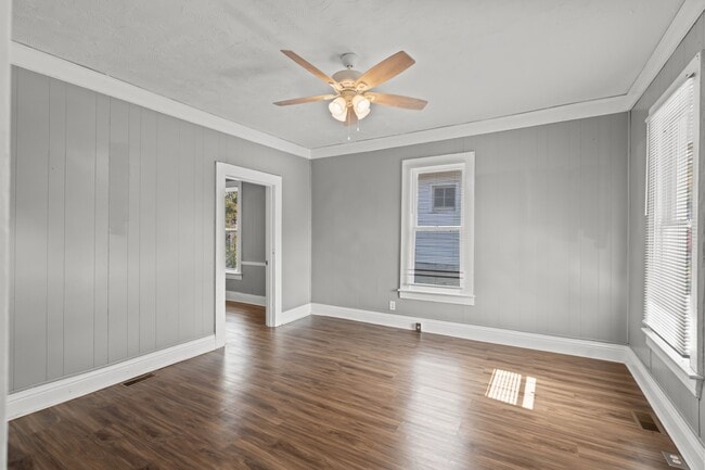 Building Photo - 1319 Maple St