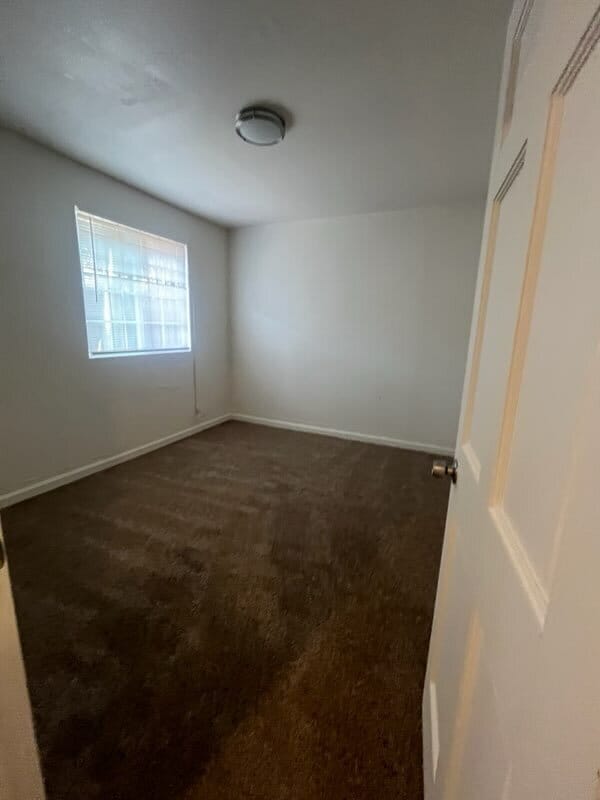 Building Photo - 5 Bedroom 2 bath home Available now