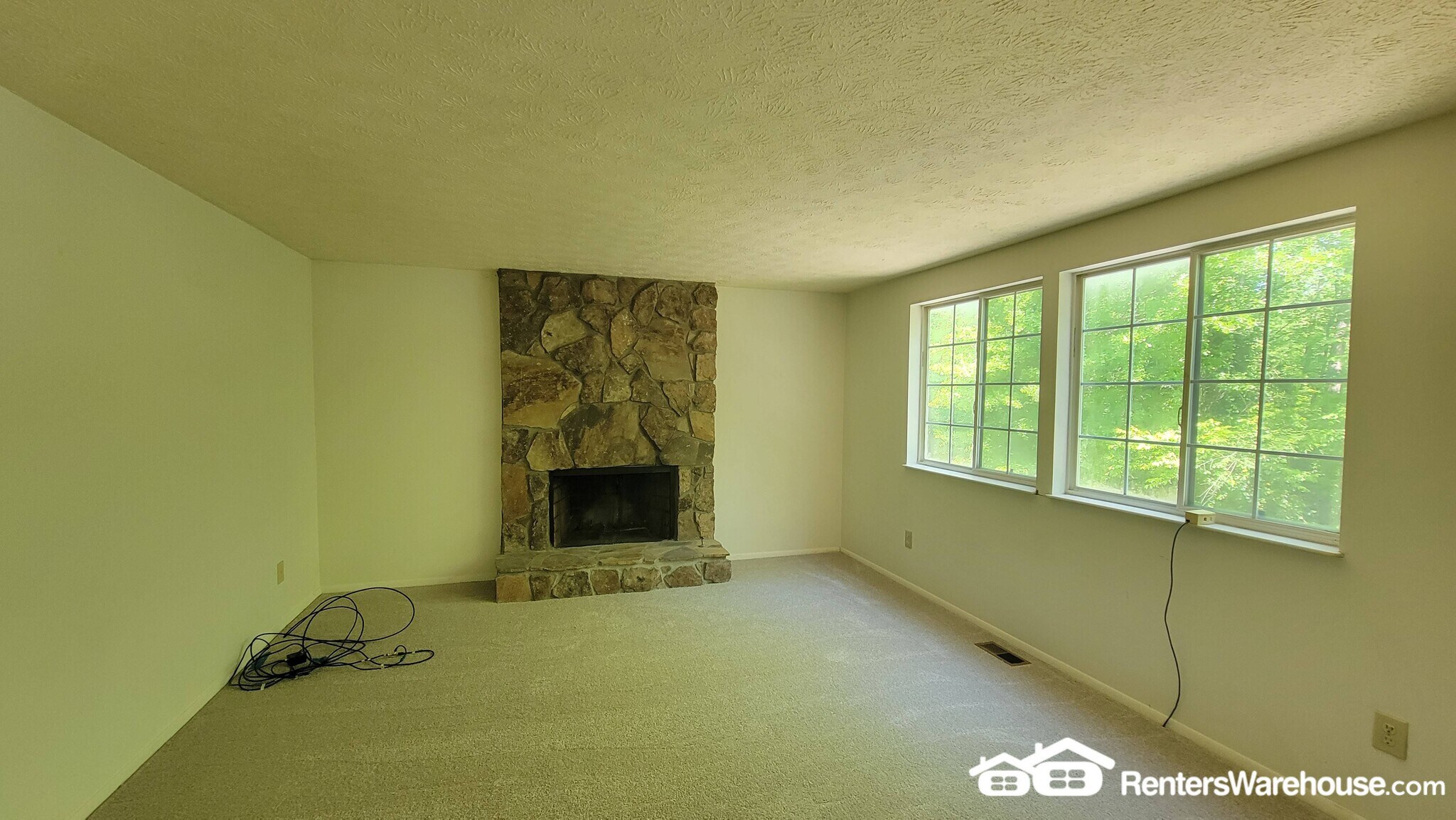 Building Photo - 1461 Silver Lake Dr