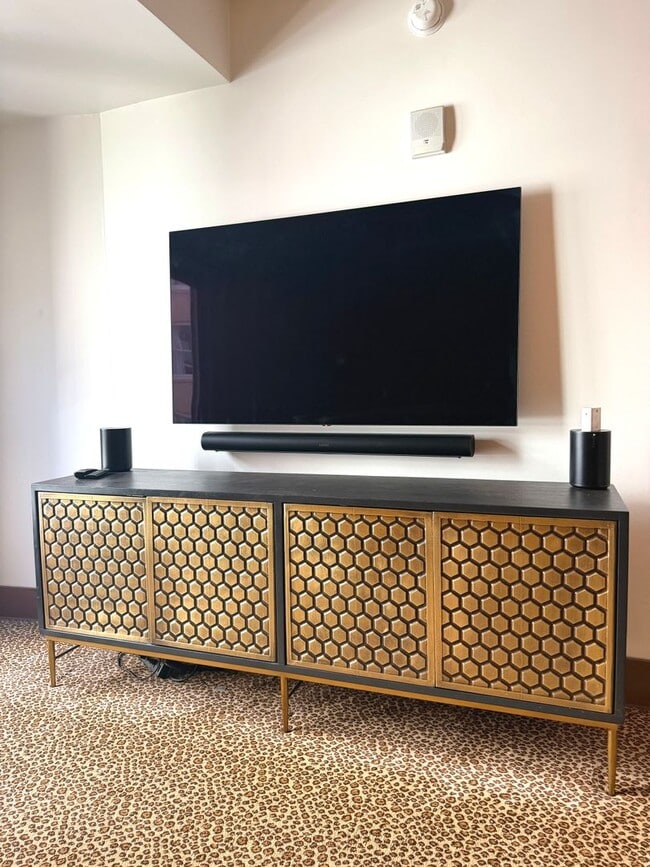 Building Photo - NEW CONSTRUCTION Funky 600sf 1BR/1BA Mid-Market AVAILABLE NOW