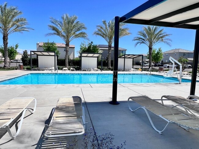 Building Photo - 2038 N Perry Ln