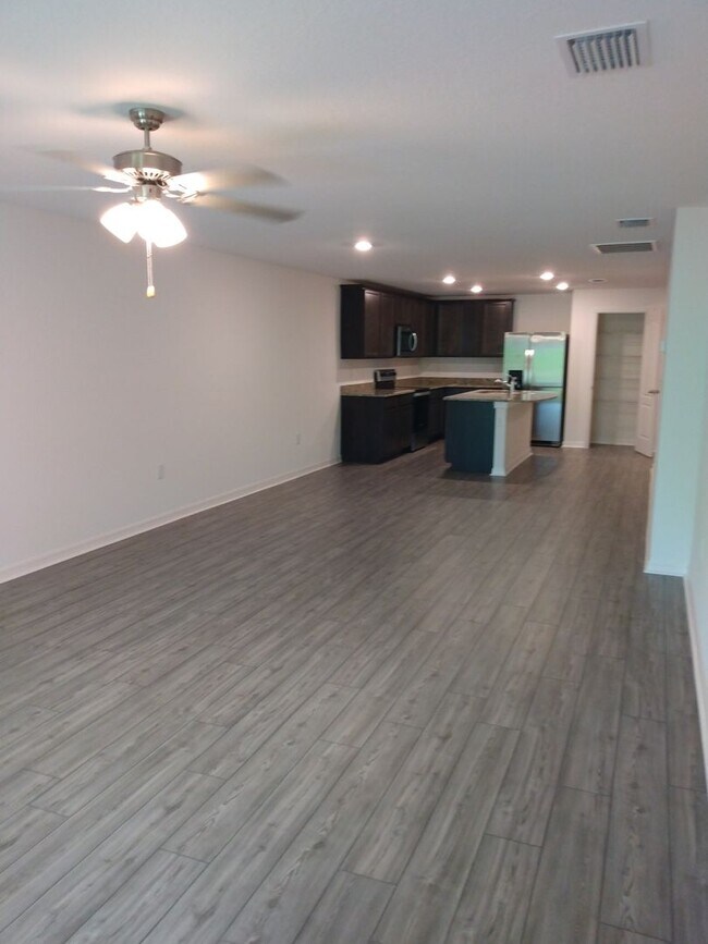 Building Photo - Brand New 3 Bedroom 2 Bathroom Villa Home Silver Ridge