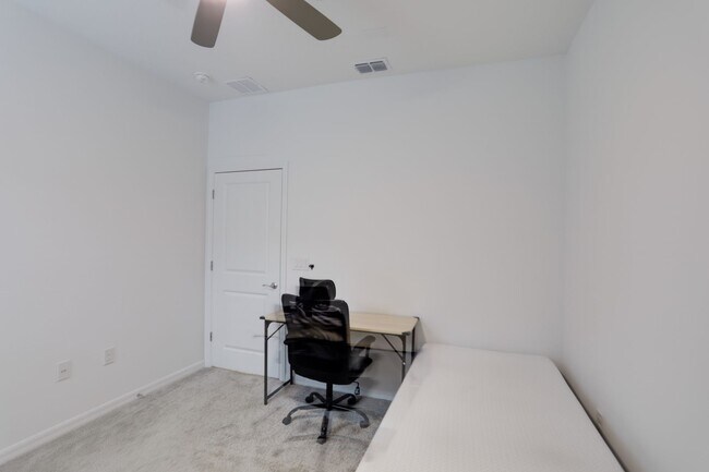 Building Photo - 2830 Lingo Ln