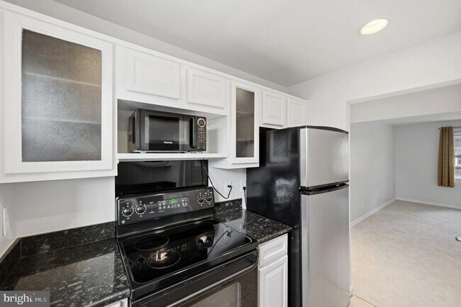 Building Photo - 525 Bashford Ln