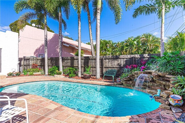 Building Photo - 1220 SE 2nd St