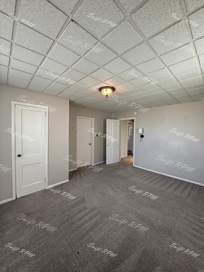 Building Photo - 314 E Kansas St